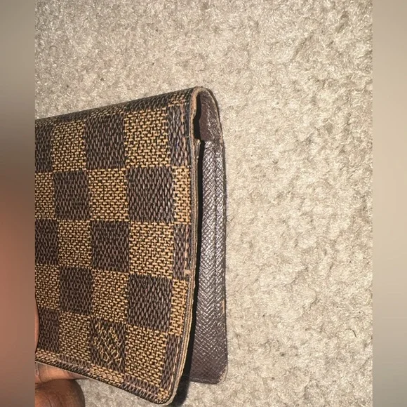 Authentic Louis Vuitton - Picture 2 of 4